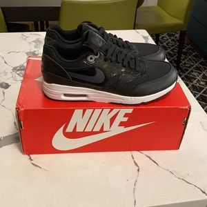 Nike Women's Air Max 1 Ultra 2.0 Black 881104-002